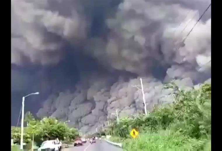 Volcán de Fuego hace erupción en Guatemala
