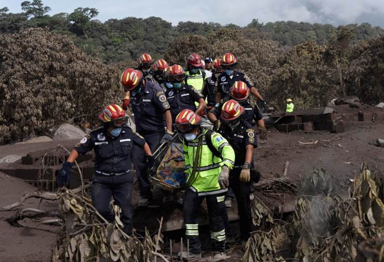Continúa búsqueda de desaparecidos en Guatemala tras erupción volcánica