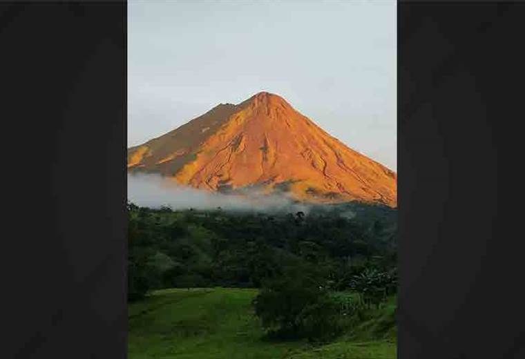 Cerros y volcanes de la Zona Norte se tiñeron de anaranjado