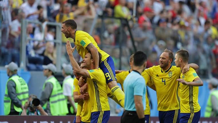Suecia avanza a los cuartos de final tras vencer por la mínima 1-0 a Suiza 