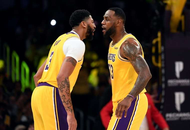 NBA: Davis asegura triunfo de Lakers y Duncan debuta con victoria como técnico