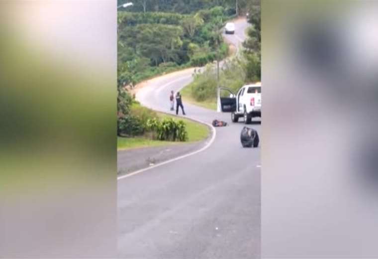 Vídeo: Policía hiere a hombre que lo intenta atacar con hacha