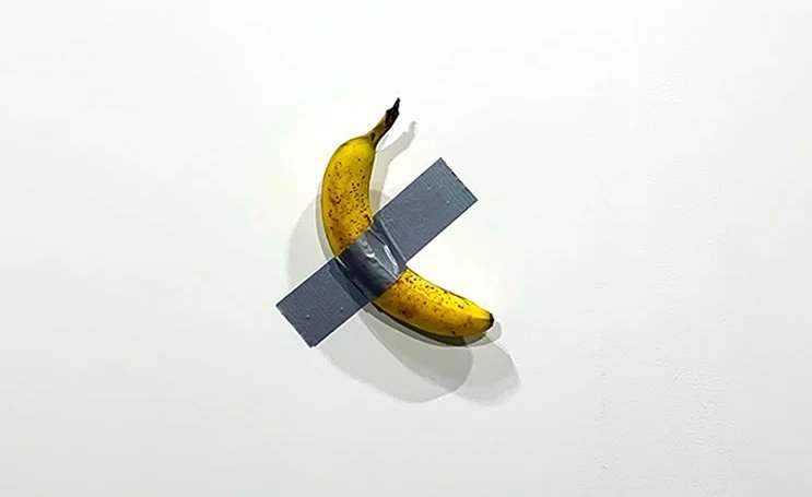 Un artista vende un banano por $120.000 y otro se lo come