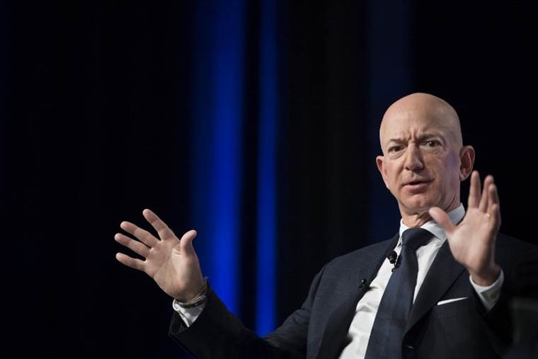 Dueño de Amazon, Jeff Bezos, listo para conducir su propia nave espacial