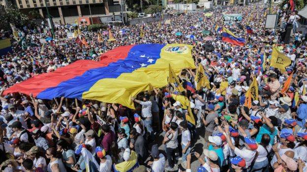 EE.UU. presiona a Venezuela con nuevas sanciones y prepara avión militar con ayuda