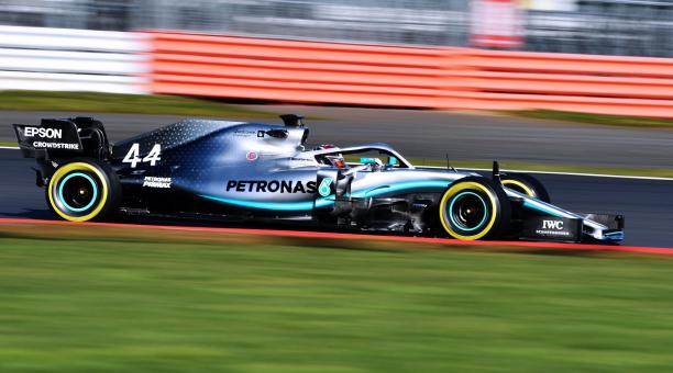 Lewis Hamilton de Mercedes gana el Gran Premio de Fórmula 1 de China