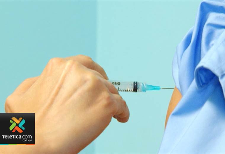 Estadounidenses recibirán primeras vacunas contra COVID-19 este lunes