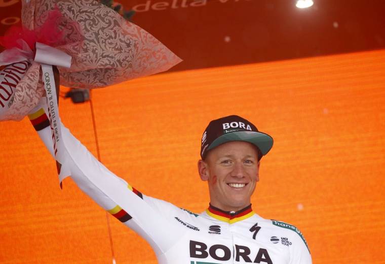 Ackermann repite victoria en el Giro en mano a mano con Gaviria