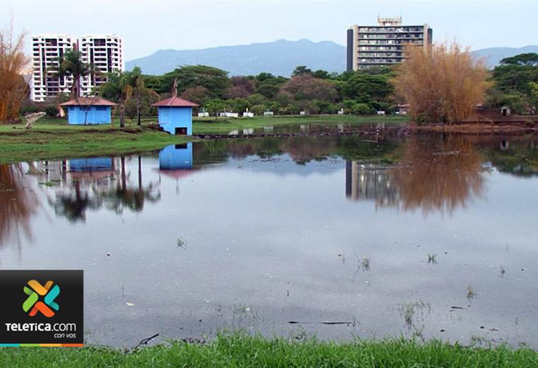 Lluvias llenaron de agua el lago del parque La Sabana que se vio afectado por la sequía