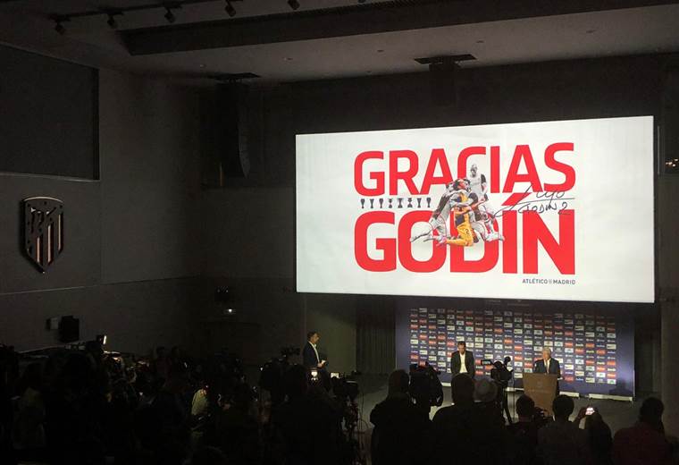 Godín, emocionado, se despide del Atlético de Madrid