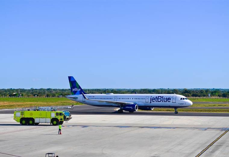Aerolínea JetBlue lanza oferta de adquisición de rival Spirit Airlines