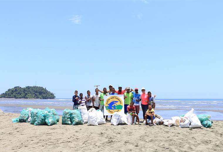 Ticos compartieron conocimientos sobre limpieza de playas en el pacífico colombiano