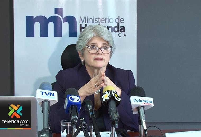 Ministra de Hacienda aplaude fallo de la Contraloría sobre acuerdos entre CCSS y sindicatos