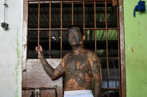 El Salvador construirá más cárceles ante oleada de detenciones de presuntos pandilleros