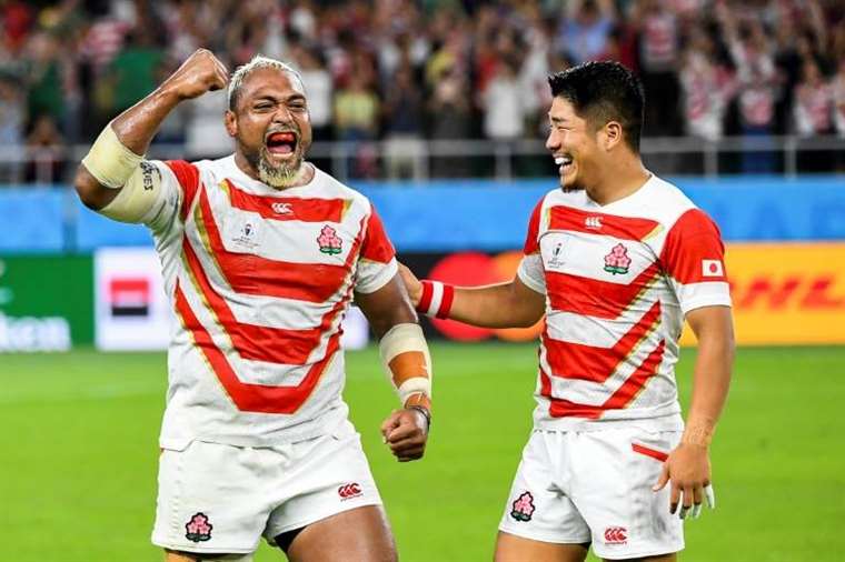 Japón asombra y Argentina espera a Inglaterra tras ganar a Tonga