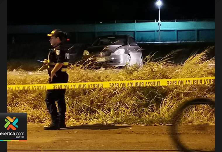 Encuentran hombre sin vida dentro de vehículo en Barranca de Puntarenas