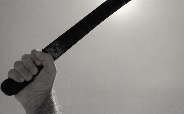 Mujer es asesinada a machetazos por su pareja en Corredores