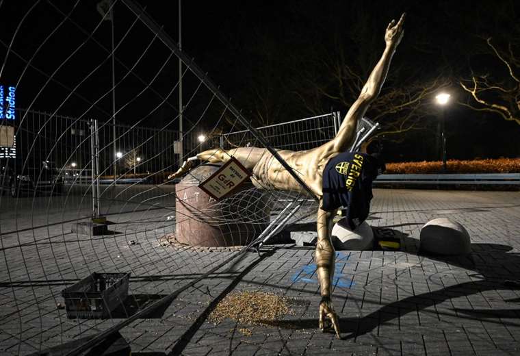 Vandalizada la estatua de Ibrahimovic en Suecia