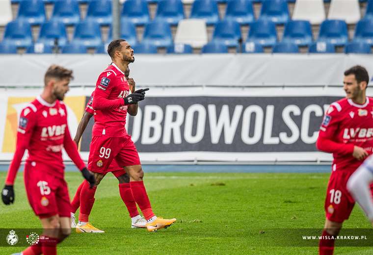 Felicio Brown debutó con gol en el Wisla Cracovia