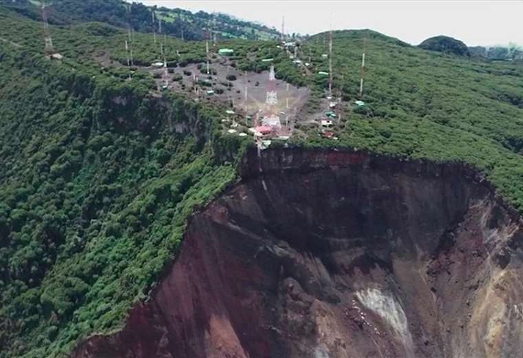 Expertos se mantienen alerta por deslizamiento en volcán Irazú