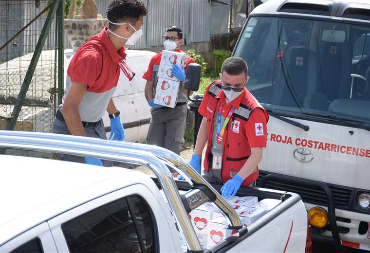 Cruz Roja distribuye mascarillas en zonas vulnerables del país 