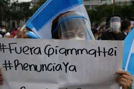 Guatemaltecos vuelven a las calles a exigir renuncia de Giammattei 