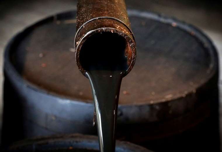El petróleo se contrae en la última jornada del año tras auge de 2021