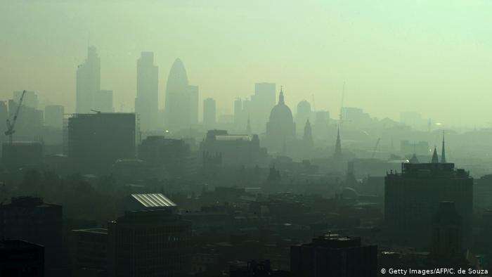 Tribunal británico: contaminación del aire contribuyó a muerte de niña