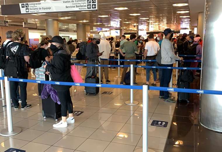 Migración ya no revisará Pase de Salud en aeropuerto