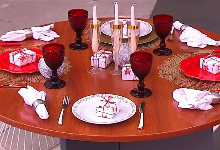 Decore su mesa para la cena del 24 de diciembre