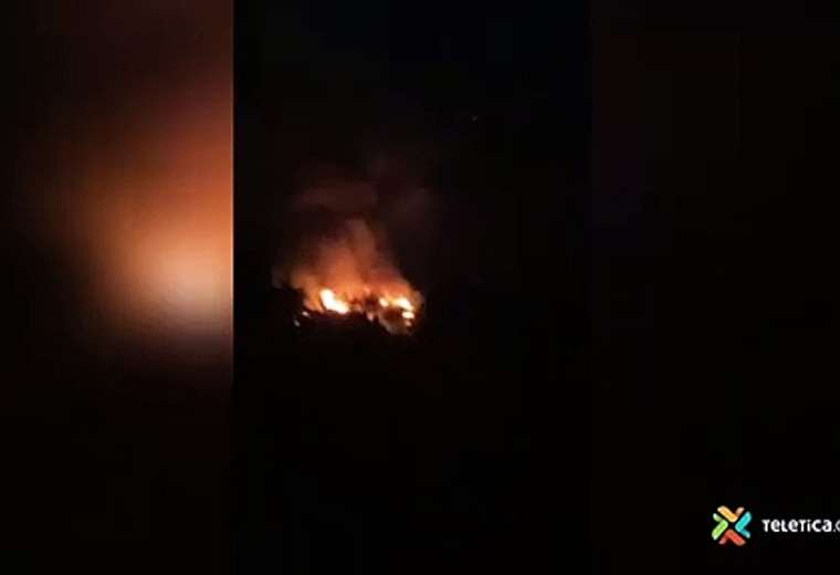 Video: incendio consumió dos casas en Sarchí