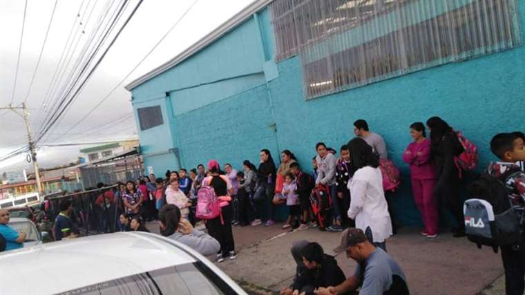 'Si se viene un incendio o temblor, la escuela se desborona', denuncian padres que cerraron escuela en Ipís
