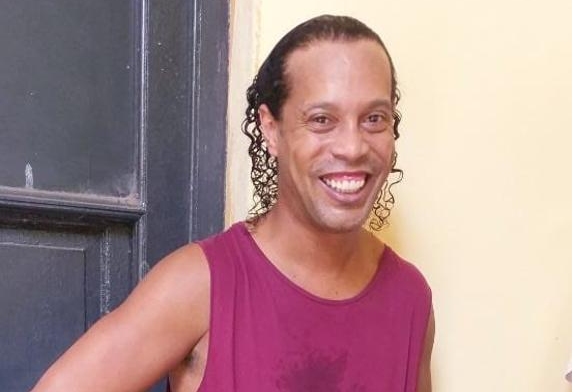 Ronaldinho cumple el lunes un mes de prisión en Paraguay