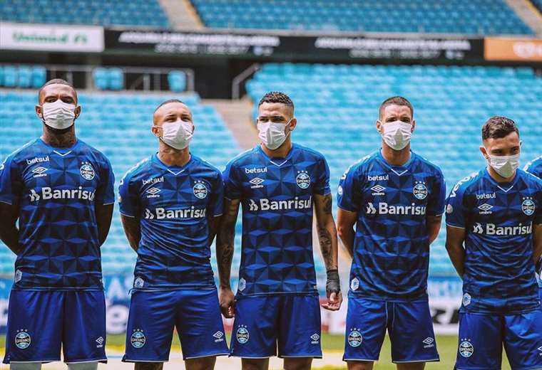 Celebraciones atípicas y protestas: futbolistas activos piden sensibilización por coronavirus
