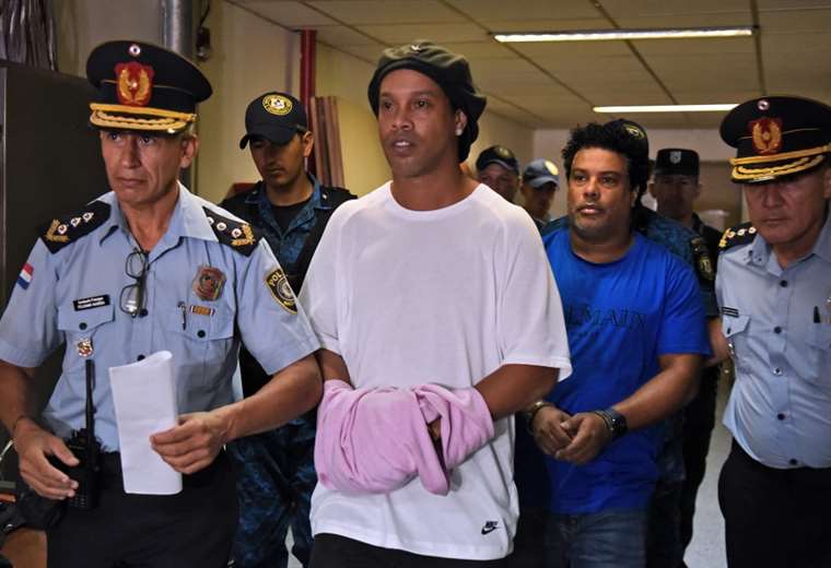 Ronaldinho está cerca de recuperar la libertad en Paraguay 