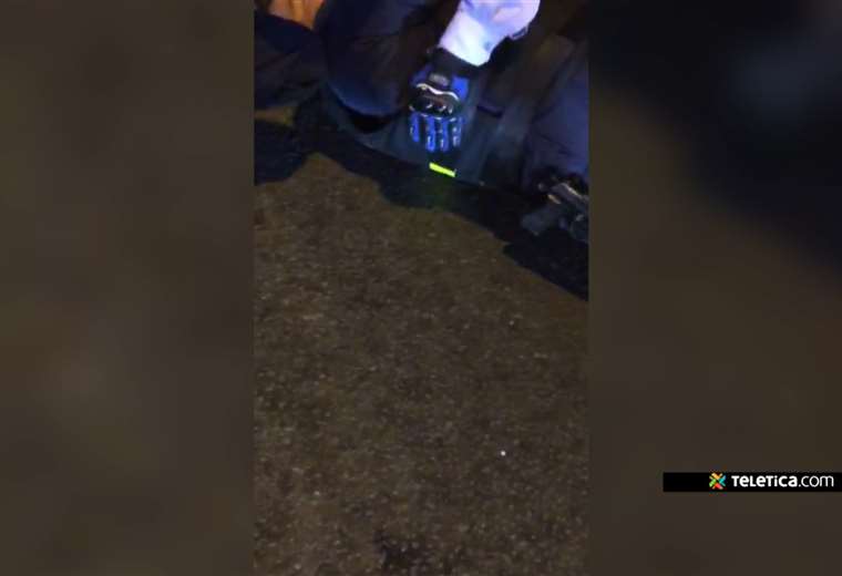 Policía atiende aglomeración de personas tomando licor en Santa Ana y le quiebran botella en la cabeza
