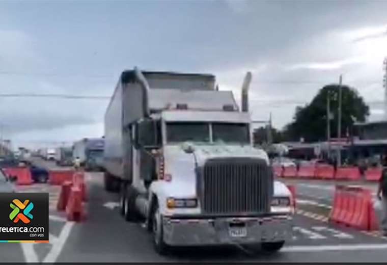 Transportistas panameños desbloquean paso por la frontera