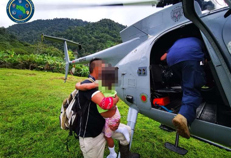 Rescatan vía aérea a niña indígena mordida por serpiente en Limón