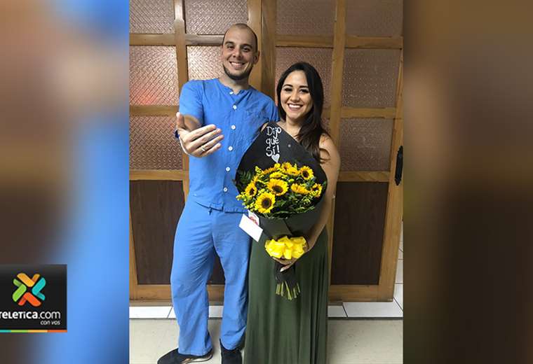 Le propuso matrimonio en el hospital, antes de complicada cirugía