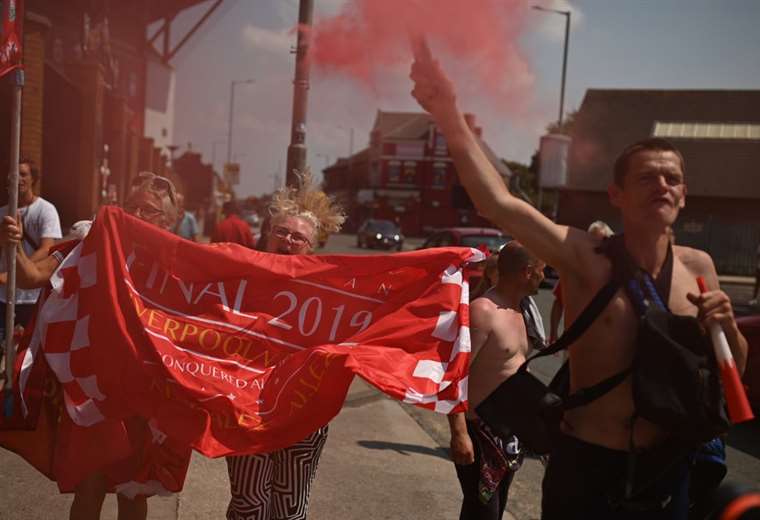 Liverpool condena la actitud "inaceptable" de sus aficionados