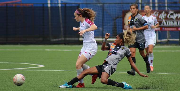 Dimas y Sporting logran sendos triunfos en el fútbol femenino