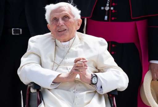 "Conmoción y vergüenza" de Benedicto XVI tras informe sobre abusos a menores en iglesia