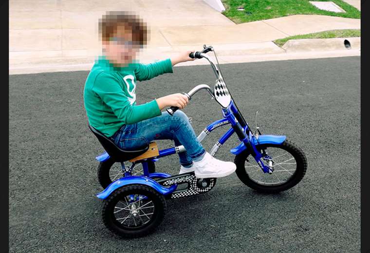 Robaron triciclo especial de niño con parálisis y autismo