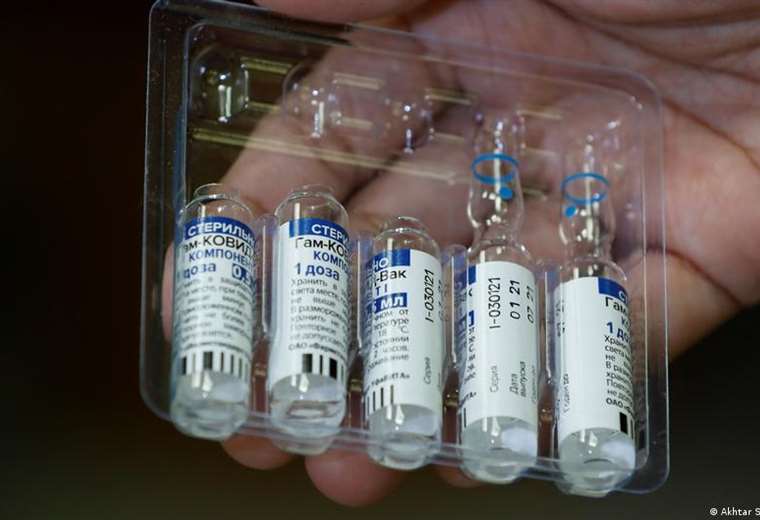 México firma acuerdo para producir vacuna rusa Sputnik V