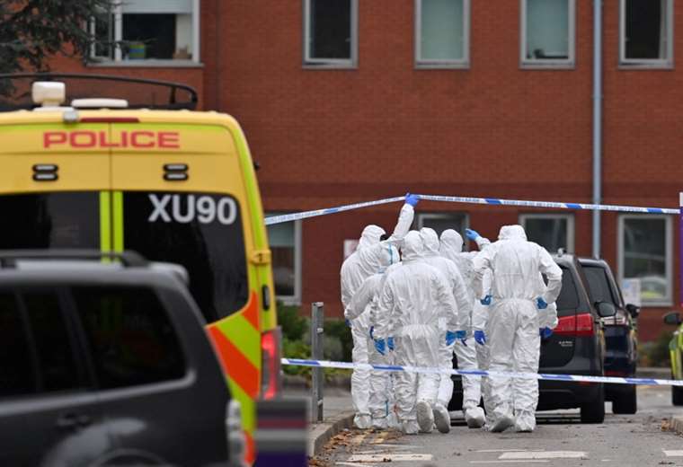 Policía británica califica de "incidente terrorista" explosión de taxi en Liverpool