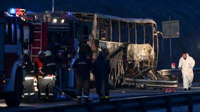 46 personas fallecidas, 12 de ellas menores, en accidente de autobús en Bulgaria