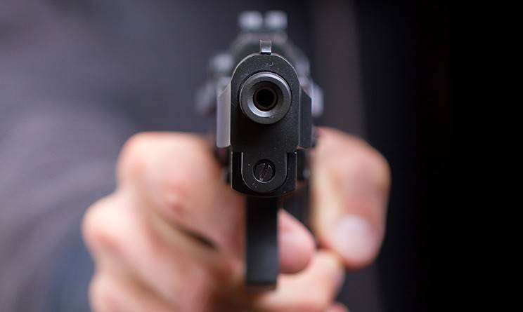 Asesinan a balazos a hombre dentro de una vivienda en Limón 