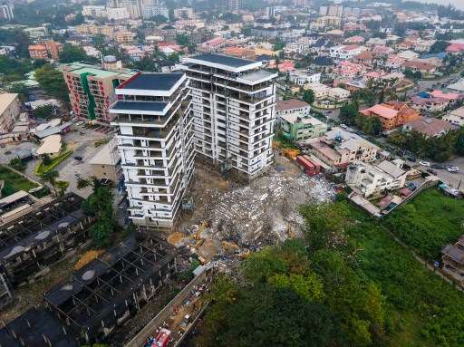 Sube a 20 el balance de muertos en el colapso de un rascacielos en Lagos