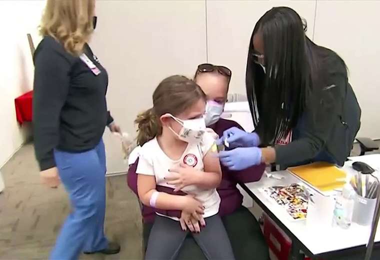 EE. UU.: con rifas, becas y entradas a juegos buscan incentivar vacunación de niños