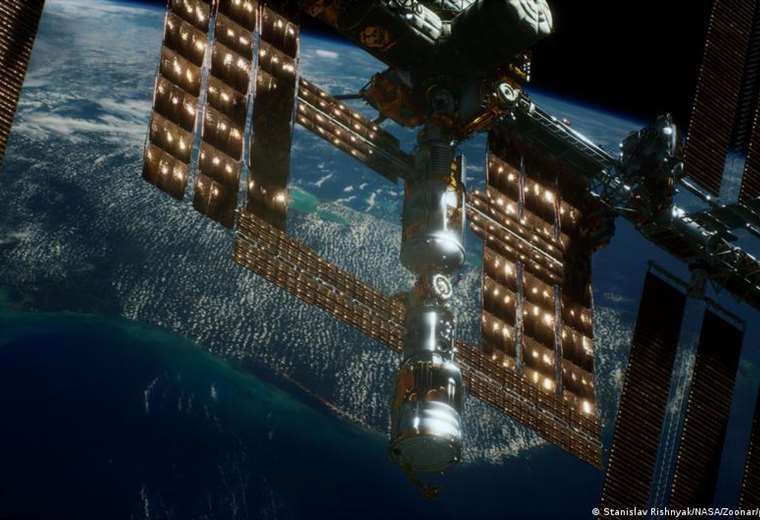 La NASA suspende "caminata espacial" debido a alerta por basura espacial